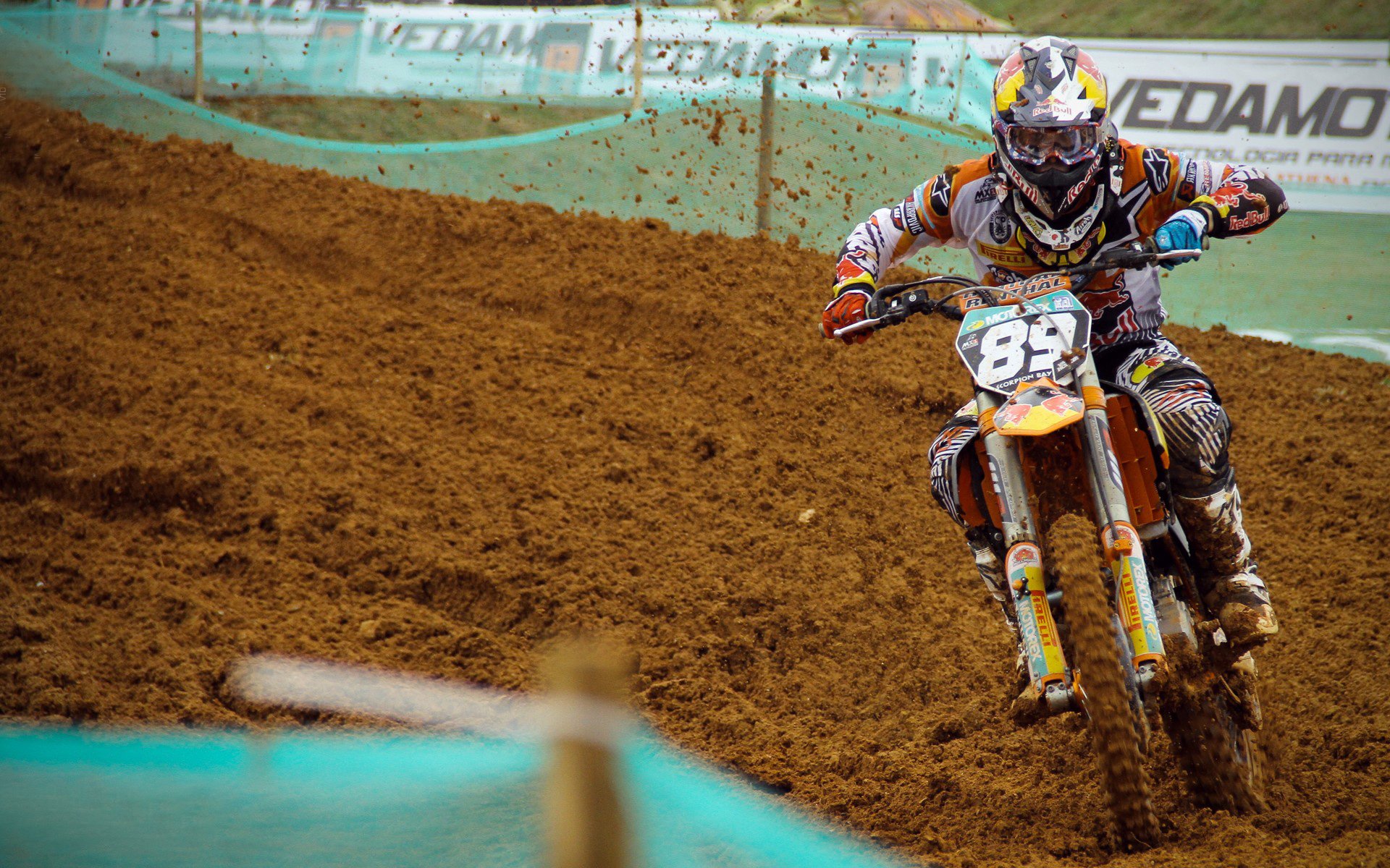 意甲战局:国际米兰领先,米兰双雄奋力追赶,意甲国际米兰首发